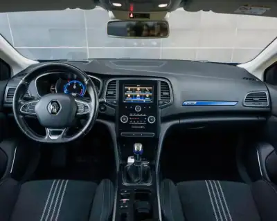 Renault Mégane Sport Tourer 2018 - 15990 EUR, 126740 km - AUTO.MOTO.pt - 126740km - foto 7 de 65