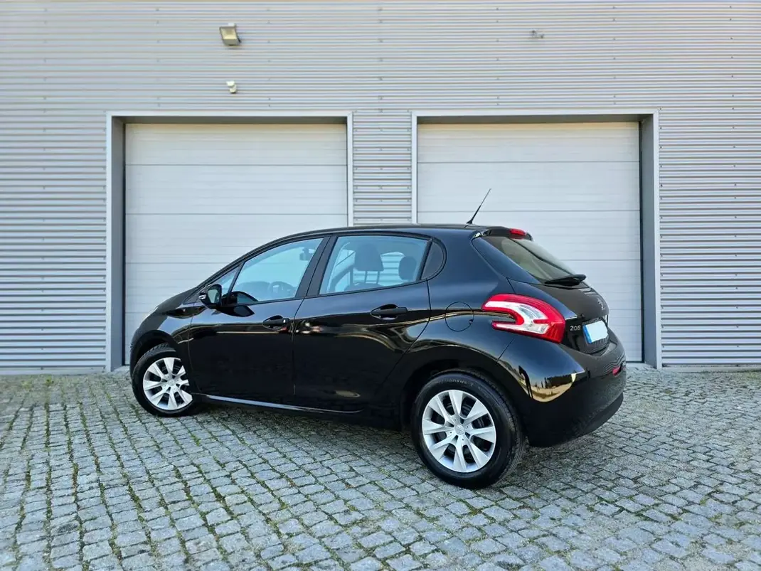 Peugeot 208 2012 - 7500 EUR, 137000 km - AUTO.MOTO.pt - 137000km - foto 7 de 25
