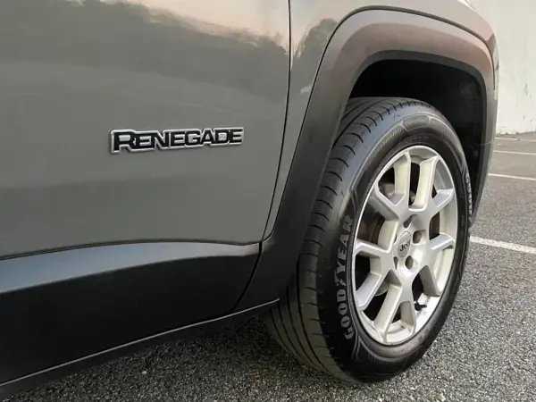 Jeep Renegade 2023 - 18900 EUR, 68317 km - AUTO.MOTO.pt - 68317km - foto 9 de 22