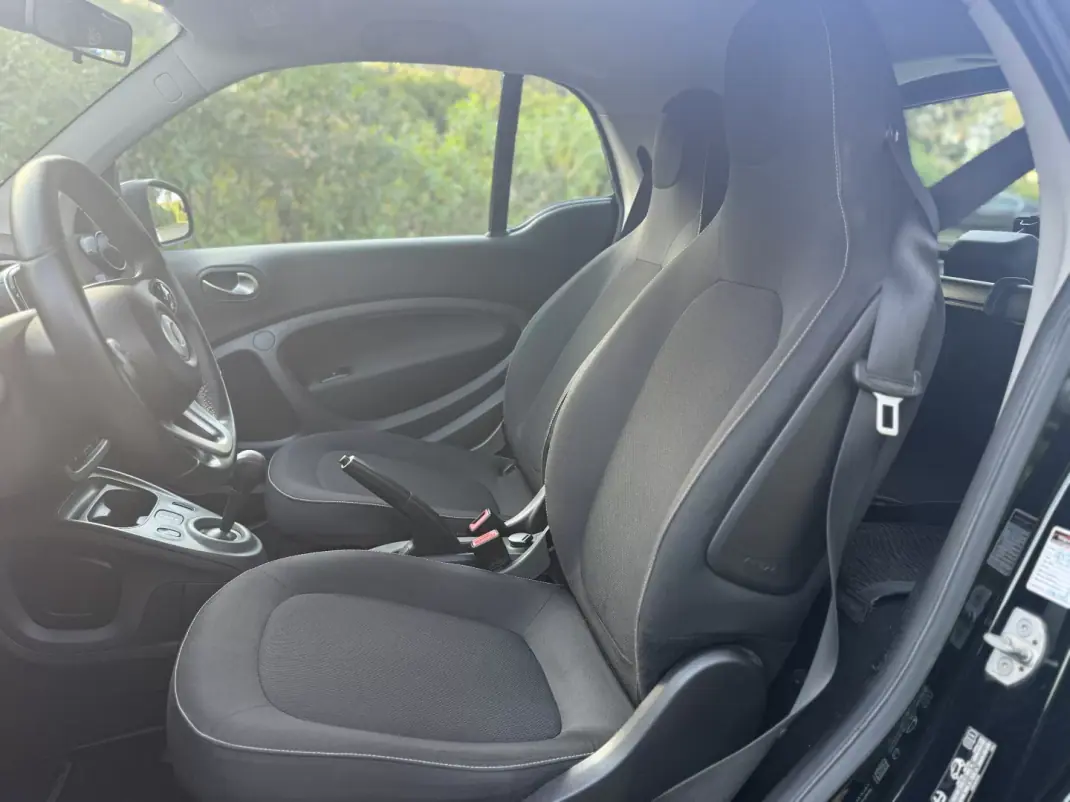 Smart Fortwo Cabrio 2018 - 10599 EUR, 120000 km - AUTO.MOTO.pt - 120000km - foto 8 de 11