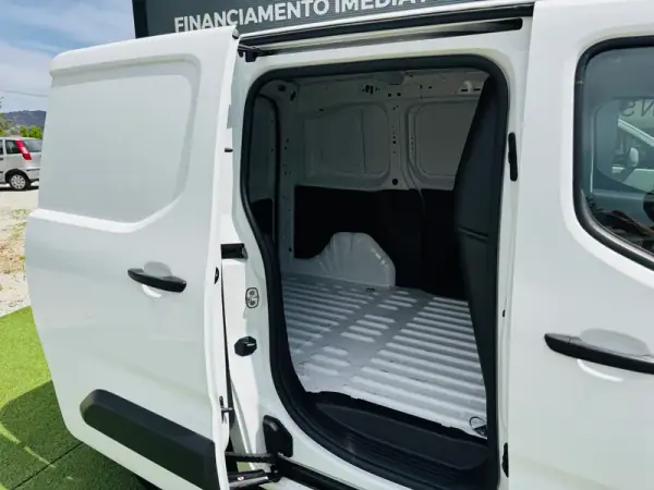 Peugeot FlexCab BlueHDi 100 L2 EHZ S&S Pro 2021 - 16000 EUR, 140000 km - 140000km - foto 14 de 22