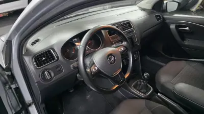 Volkswagen Polo 2014 - 10990 EUR, 136000 km - AUTO.MOTO.pt - 136000km - foto 5 de 31