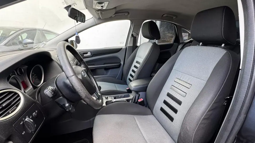 Ford Focus 2008 - 5990 EUR, 210940 km - AUTO.MOTO.pt - 210940km - foto 8 de 14
