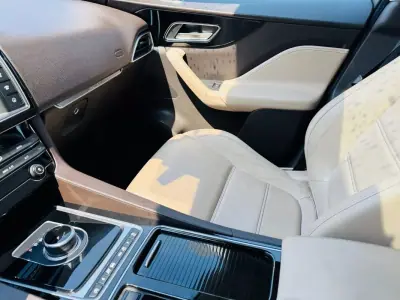 Jaguar F-Pace 2017 - 24999 EUR, 78000 km - AUTO.MOTO.pt - 78000km - foto 30 de 32
