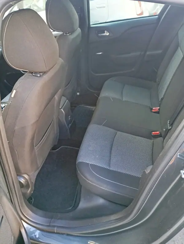 Citroën DS4 2012 - 7850 EUR, 182443 km - 182443km - foto 12 de 13
