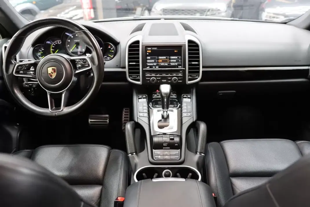 Porsche Cayenne 2015 - 41900 EUR, 140000 km - 140000km - foto 15 de 32