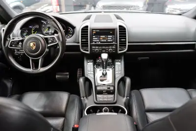 Porsche Cayenne 2015 - 41900 EUR, 140000 km - 140000km - foto 15 de 32