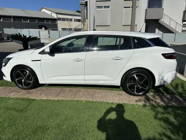 Renault Mégane Sport Tourer 2017 - 9900 EUR, 190000 km - AUTO.MOTO.pt - 190000km - foto 18 de 60