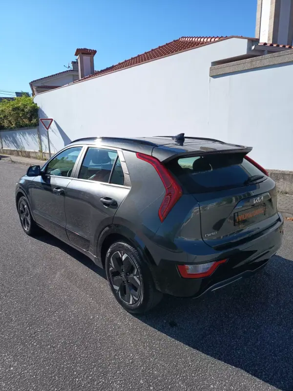 Kia Niro EV 2023 - 27990 EUR, 39700 km - AUTO.MOTO.pt - 39700km - foto 3 de 15