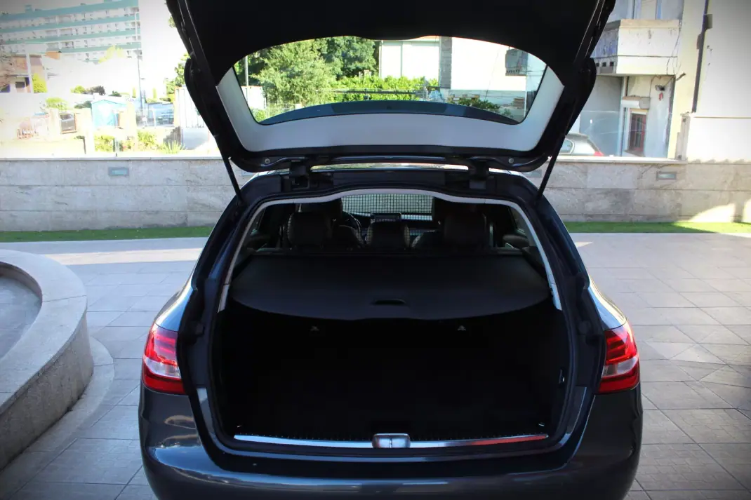 Mercedes-Benz C 200 2015 - 13990 EUR, 221500 km - 221500km - foto 42 de 44
