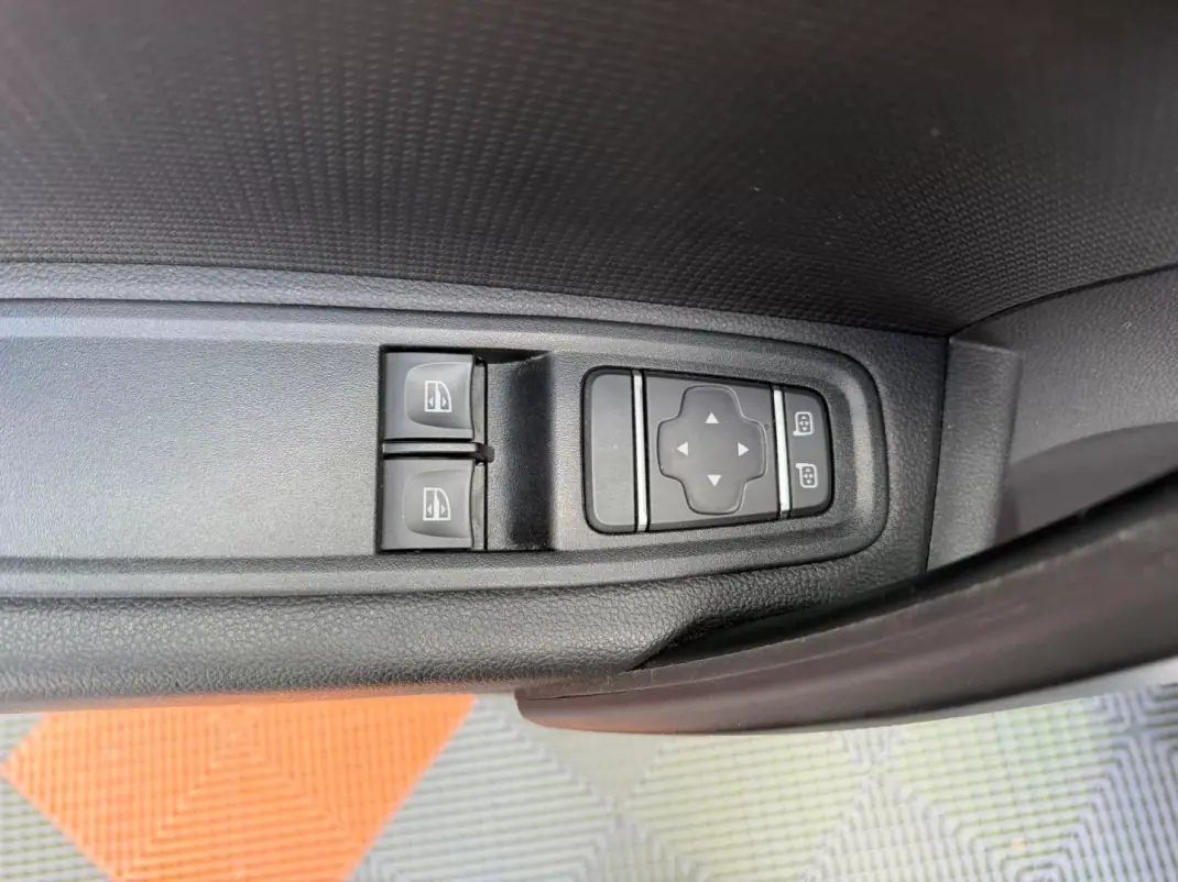 Renault Kangoo 2024 - 25900 EUR, 84343 km - AUTO.MOTO.pt - 84343km - foto 4 de 18
