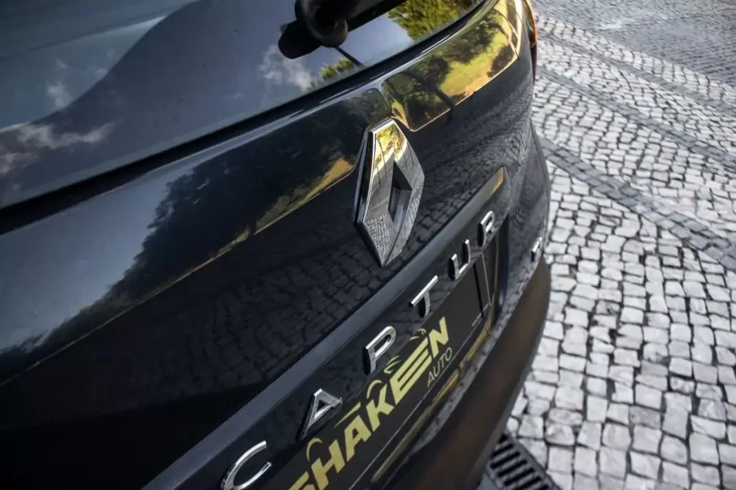 Renault Captur 2014 - 11890 EUR, 81739 km - AUTO.MOTO.pt - 81739km - foto 9 de 35