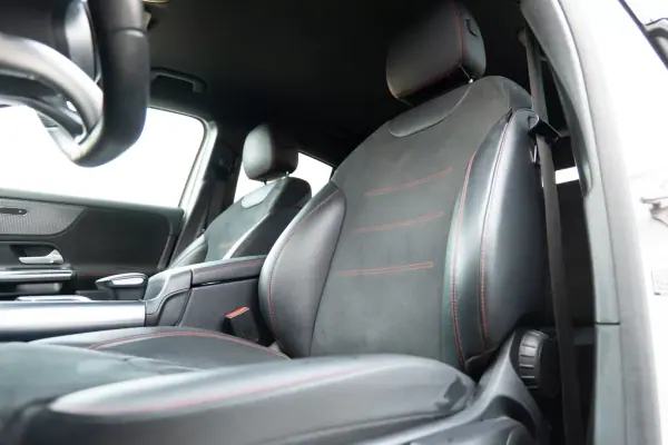 Mercedes-Benz EQA 2022 - 30900 EUR, 115000 km - AUTO.MOTO.pt - 115000km - foto 11 de 28