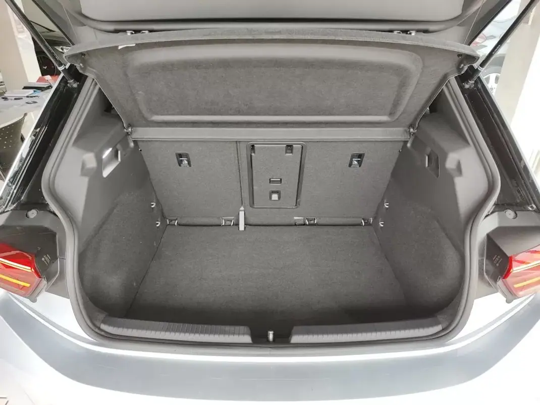 Volkswagen ID.3 2023 - 25950 EUR, 19300 km - AUTO.MOTO.pt - 19300km - foto 20 de 35