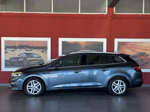 Renault Mégane 2017 - 11990 EUR, 180552 km - AUTO.MOTO.pt - 180552km - foto 6 de 18