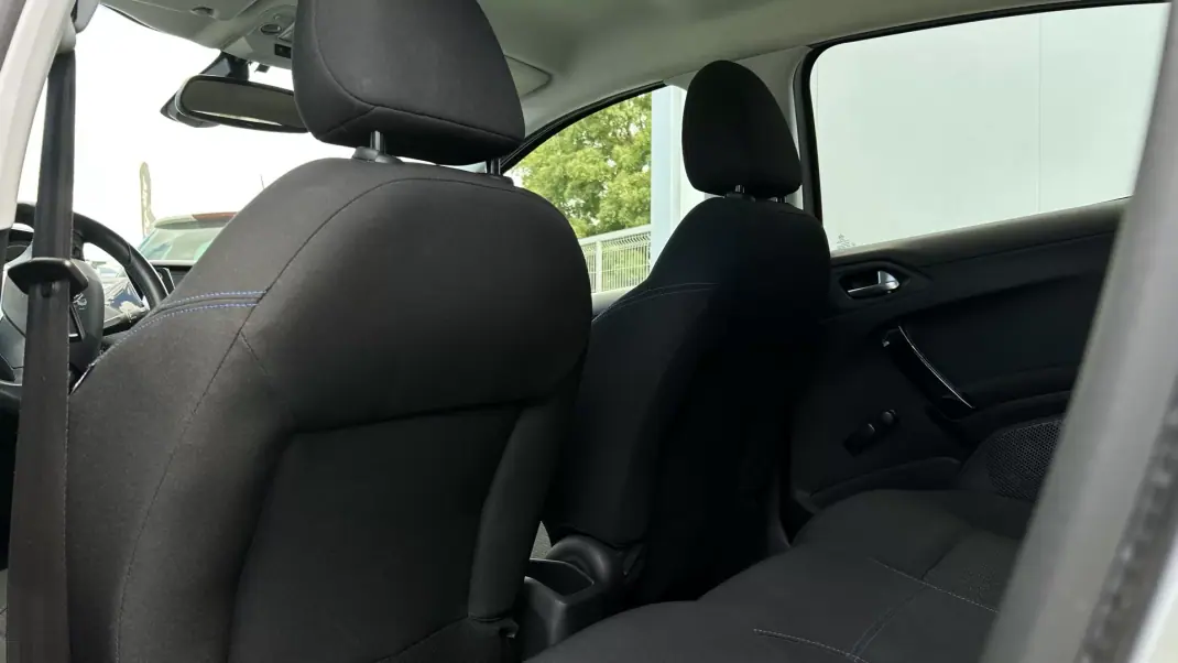 Peugeot 208 2019 - 8990 EUR, 107500 km - 107500km - foto 6 de 31