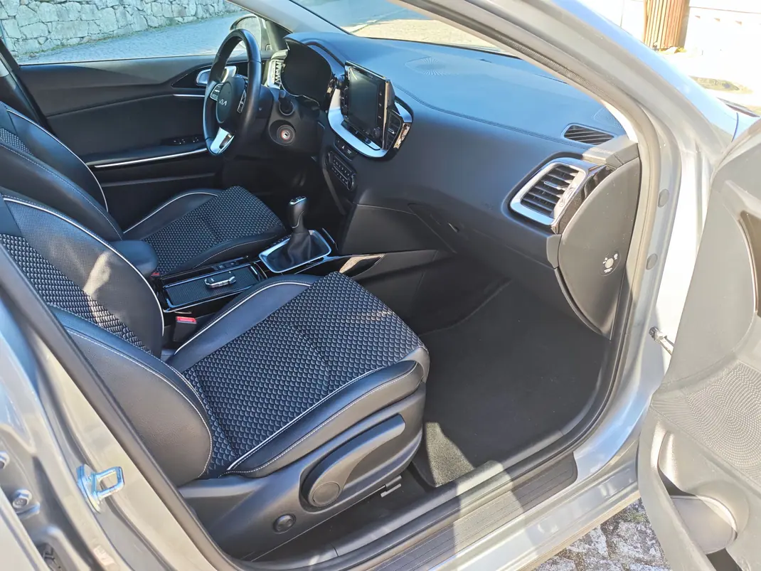 Kia Ceed SW 2024 - 17000 EUR, 56500 km - 56500km - foto 12 de 15