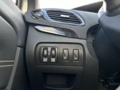 Renault Grand Scénic 2015 - 7990 EUR, 242000 km - AUTO.MOTO.pt - 242000km - foto 30 de 42