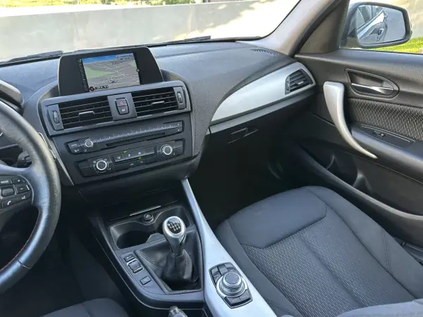 BMW 116 2015 - 12900 EUR, 230000 km - AUTO.MOTO.pt - 230000km - foto 31 de 57