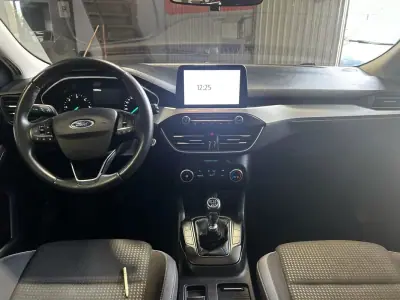 Ford Focus 2020 - 14250 EUR, 149280 km - AUTO.MOTO.pt - 149280km - foto 14 de 36