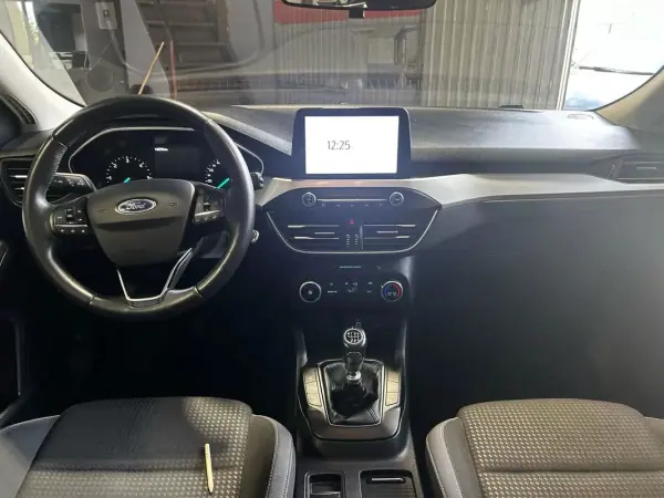 Ford Focus 2020 - 14250 EUR, 149280 km - AUTO.MOTO.pt - 149280km - foto 14 de 36