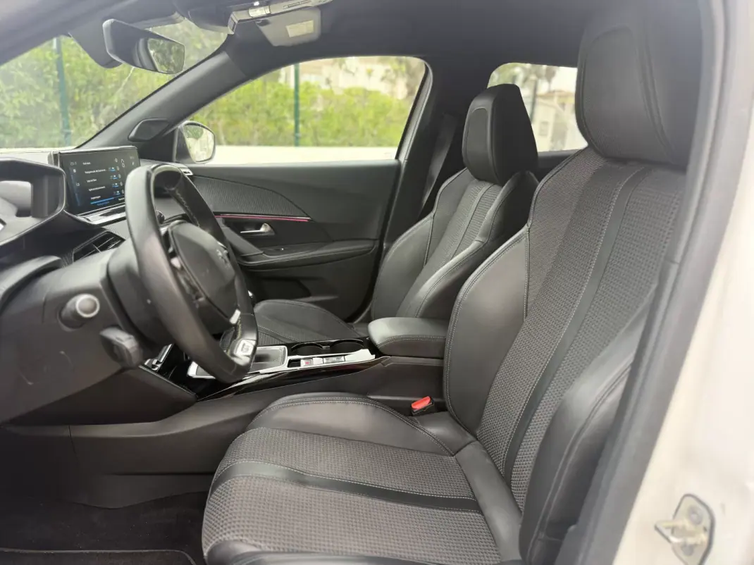 Peugeot 2008 2021 - 17999 EUR, 40000 km - AUTO.MOTO.pt - 40000km - foto 12 de 16