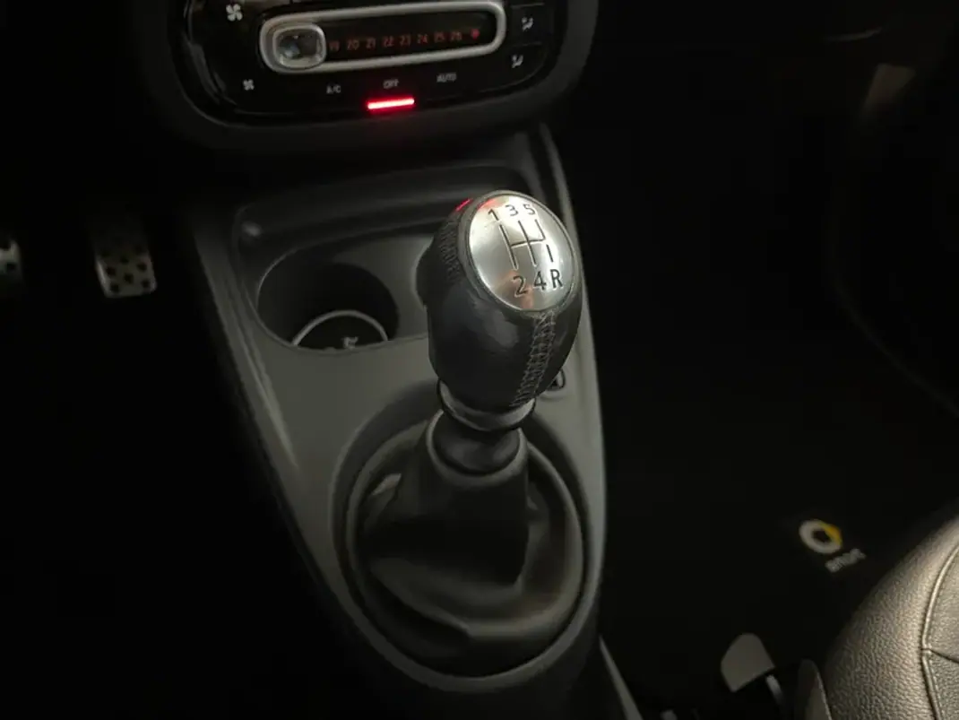 Smart 2016 - 10450 EUR, 91000 km - AUTO.MOTO.pt - 91000km - foto 20 de 26