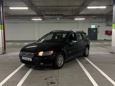 Volvo V50 2005 - 3500 EUR, 379000 km - AUTO.MOTO.pt - 379000km - foto 2 de 10