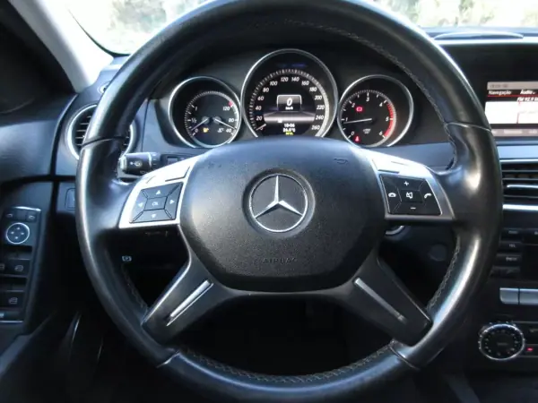 Mercedes-Benz C 180 2012 - 13490 EUR, 240000 km - AUTO.MOTO.pt - 240000km - foto 40 de 47