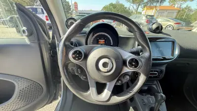 Smart Fortwo Cabrio 2018 - 10490 EUR, 55157 km - AUTO.MOTO.pt - 55157km - foto 36 de 40