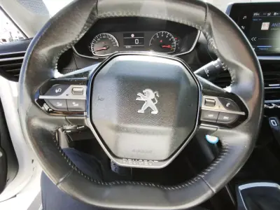 Peugeot 208 2022 - 13900 EUR, 66550 km - AUTO.MOTO.pt - 66550km - foto 9 de 14