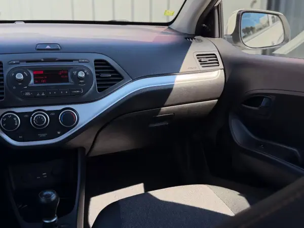 Kia Picanto 2015 - 6999 EUR, 144000 km - AUTO.MOTO.pt - 144000km - foto 10 de 15