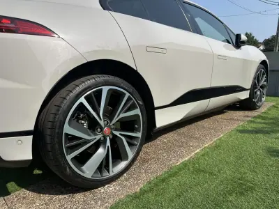 Jaguar I-Pace 2018 - 27900 EUR, 113000 km - AUTO.MOTO.pt - 113000km - foto 22 de 59