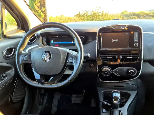 Renault Zoe 2019 - 12990 EUR, 86924 km - AUTO.MOTO.pt - 86924km - foto 8 de 29
