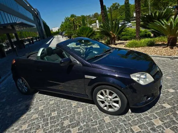 Opel Tigra TwinTop 2005 - 5500 EUR, 329000 km - AUTO.MOTO.pt - 329000km - foto 4 de 7