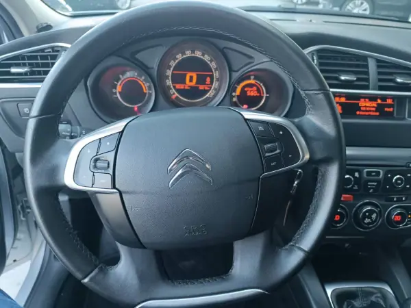 Citroën C4 2015 - 10500 EUR, 53000 km - AUTO.MOTO.pt - 53000km - foto 24 de 37