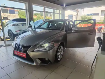 Lexus IS 300H 2013 - 19990 EUR, 170000 km - AUTO.MOTO.pt - 170000km - foto 21 de 38