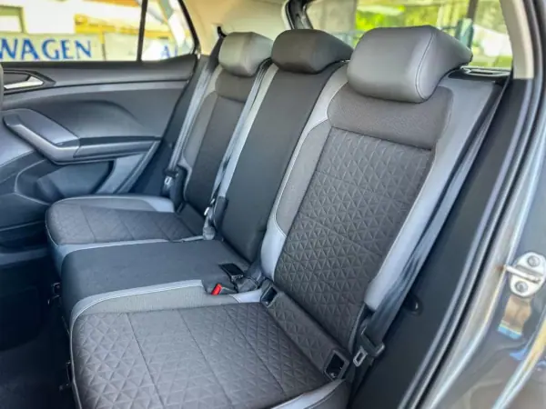 Volkswagen T-Cross 2019 - 14990 EUR, 140000 km - AUTO.MOTO.pt - 140000km - foto 8 de 12