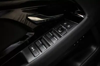 Land Rover Range Rover Evoque 2025 - 48990 EUR, 16300 km - 16300km - foto 20 de 39