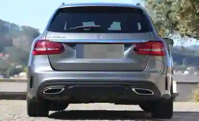Mercedes-Benz C 300 2021 — foto 4 de 15