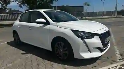 Peugeot 208 2021 - 12500 EUR, 97000 km - AUTO.MOTO.pt - 97000km - foto 3 de 6