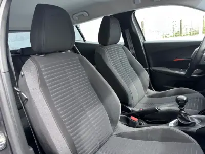 Peugeot 2008 2021 - 14900 EUR, 180000 km - AUTO.MOTO.pt - 180000km - foto 36 de 43