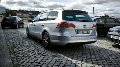 Volkswagen Passat 2013 - 10950 EUR, 215000 km - AUTO.MOTO.pt - 215000km - foto 5 de 10