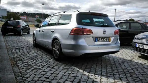 Volkswagen Passat 2013 - 10950 EUR, 215000 km - AUTO.MOTO.pt - 215000km - foto 5 de 10