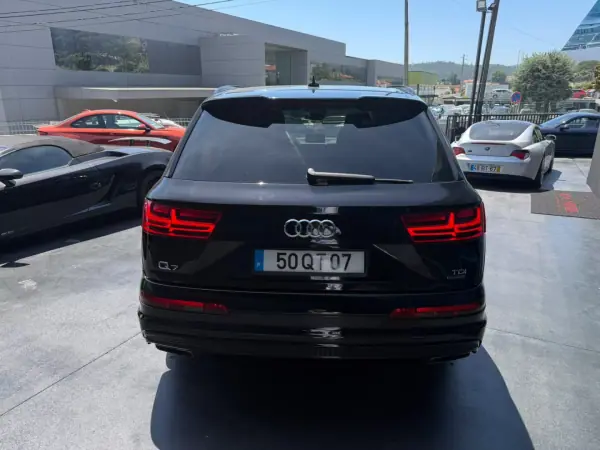 Audi Q7 2017 - 25500 EUR, 265000 km - AUTO.MOTO.pt - 265000km - foto 4 de 18