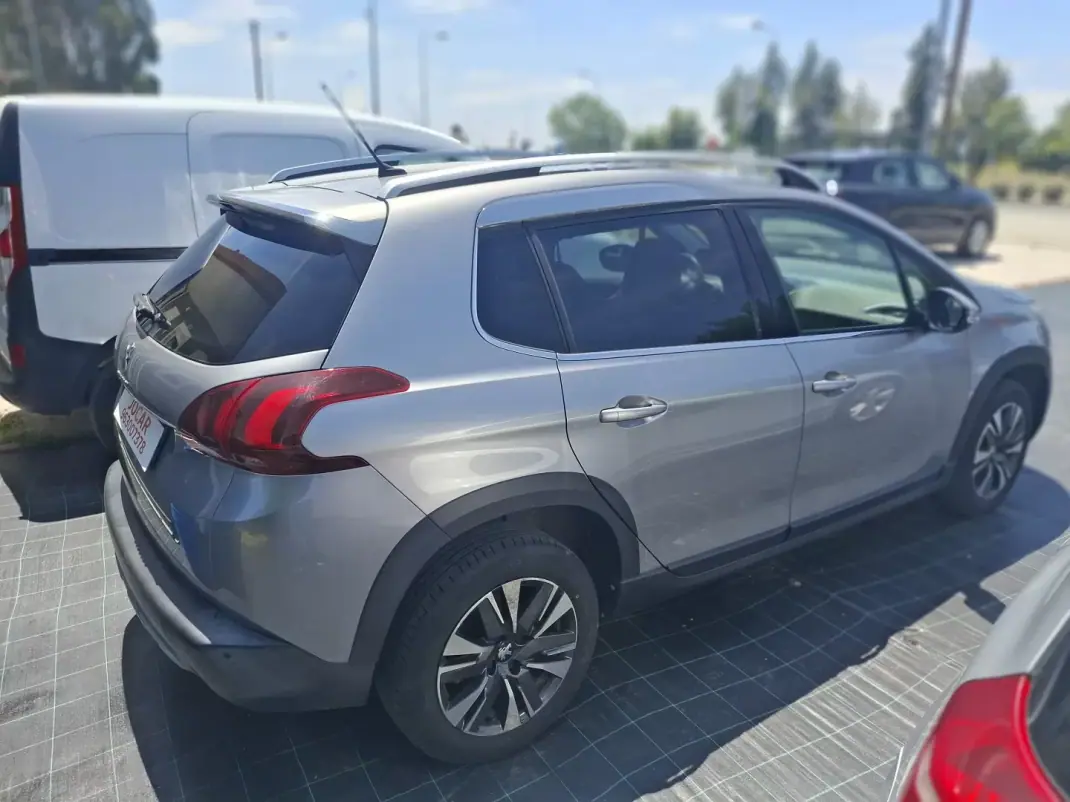 Peugeot 2008 2019 - 14950 EUR, 130100 km - AUTO.MOTO.pt - 130100km - foto 5 de 15