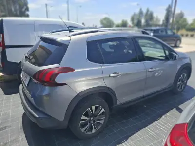 Peugeot 2008 2019 - 14950 EUR, 130100 km - AUTO.MOTO.pt - 130100km - foto 5 de 15