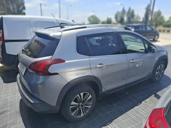 Peugeot 2008 2019 - 14950 EUR, 130100 km - AUTO.MOTO.pt - 130100km - foto 5 de 15