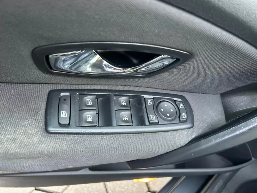 Renault Mégane Sport Tourer 2014 - 8900 EUR, 269392 km - AUTO.MOTO.pt - 269392km - foto 8 de 20