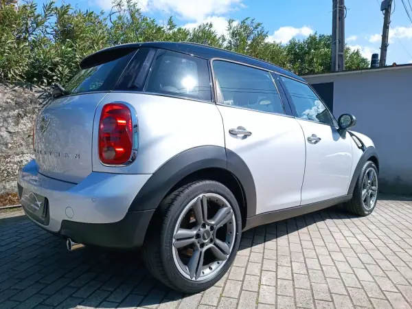 MINI Countryman 2011 - 11500 EUR, 195000 km - AUTO.MOTO.pt - 195000km - foto 8 de 14